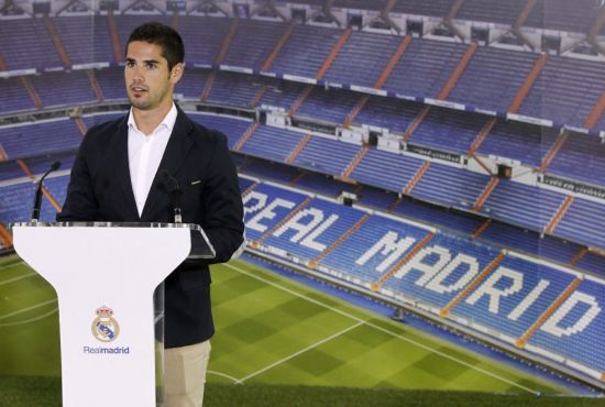 科贝：在阿劳霍遭遇心理问题后，孔德告诉弗里克他愿意踢中卫（科贝：阿劳霍出现心理困扰后，孔德已向弗里克表态愿出任中卫）