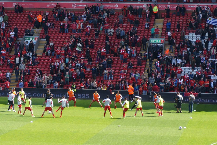 一剑封喉，杜罗精彩倒钩帮助瓦伦西亚1-0击败莱万特（杜罗倒钩制胜，瓦伦西亚1-0击退莱万特）