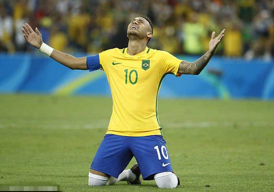 字母哥仅打3分钟伤退！雄鹿多点开花完成18分逆转捍卫主场（字母哥仅出战3分钟伤退，雄鹿群攻掀起18分大逆转守住主场）