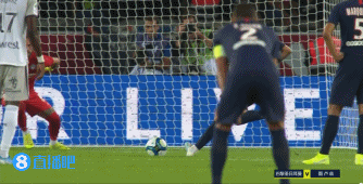 美媒晒图盛赞威少：他在国王，就好像一辆布加迪停在贫民窟