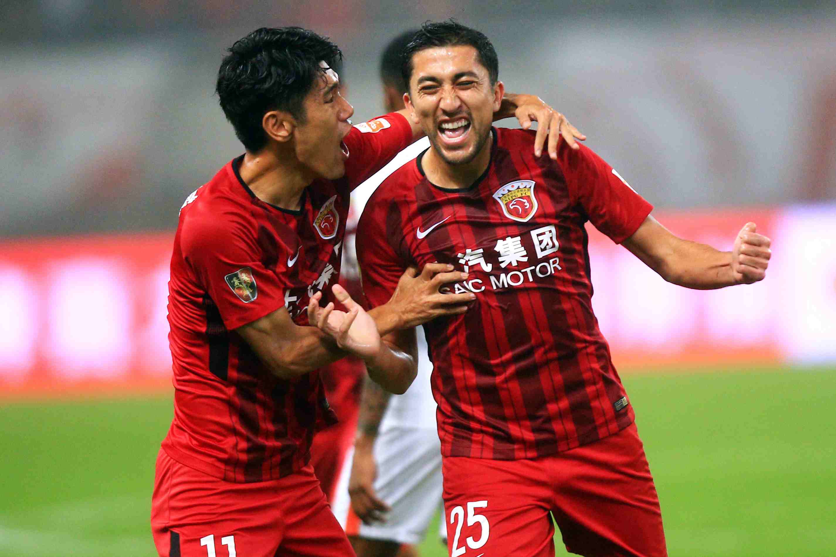 降维打击！麦基19投13中怒砍30分10篮板2盖帽（统治内线！麦基19投13中轰下30分10篮板2封盖）