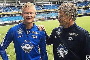 记者：国米考虑把二队18岁左后卫科基提拔至一线队（据记者报道，国米考虑将二队18岁左后卫科基上调一线队）