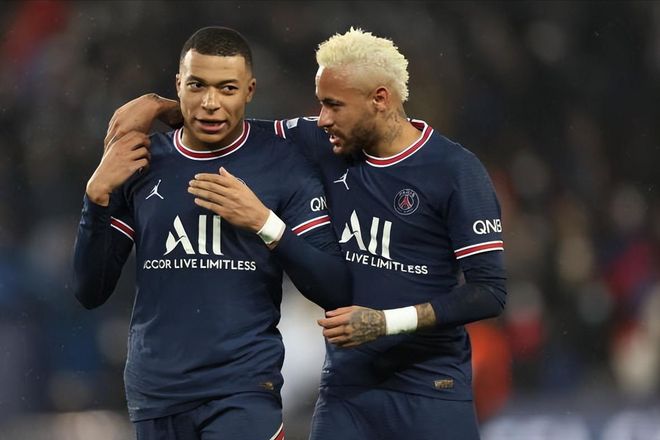 谁是被哈维·阿隆索召唤参加对阵塞尔塔比赛的胡安·马丁内斯？（哈维·阿隆索征召出战塞尔塔的胡安·马丁内斯是谁？）