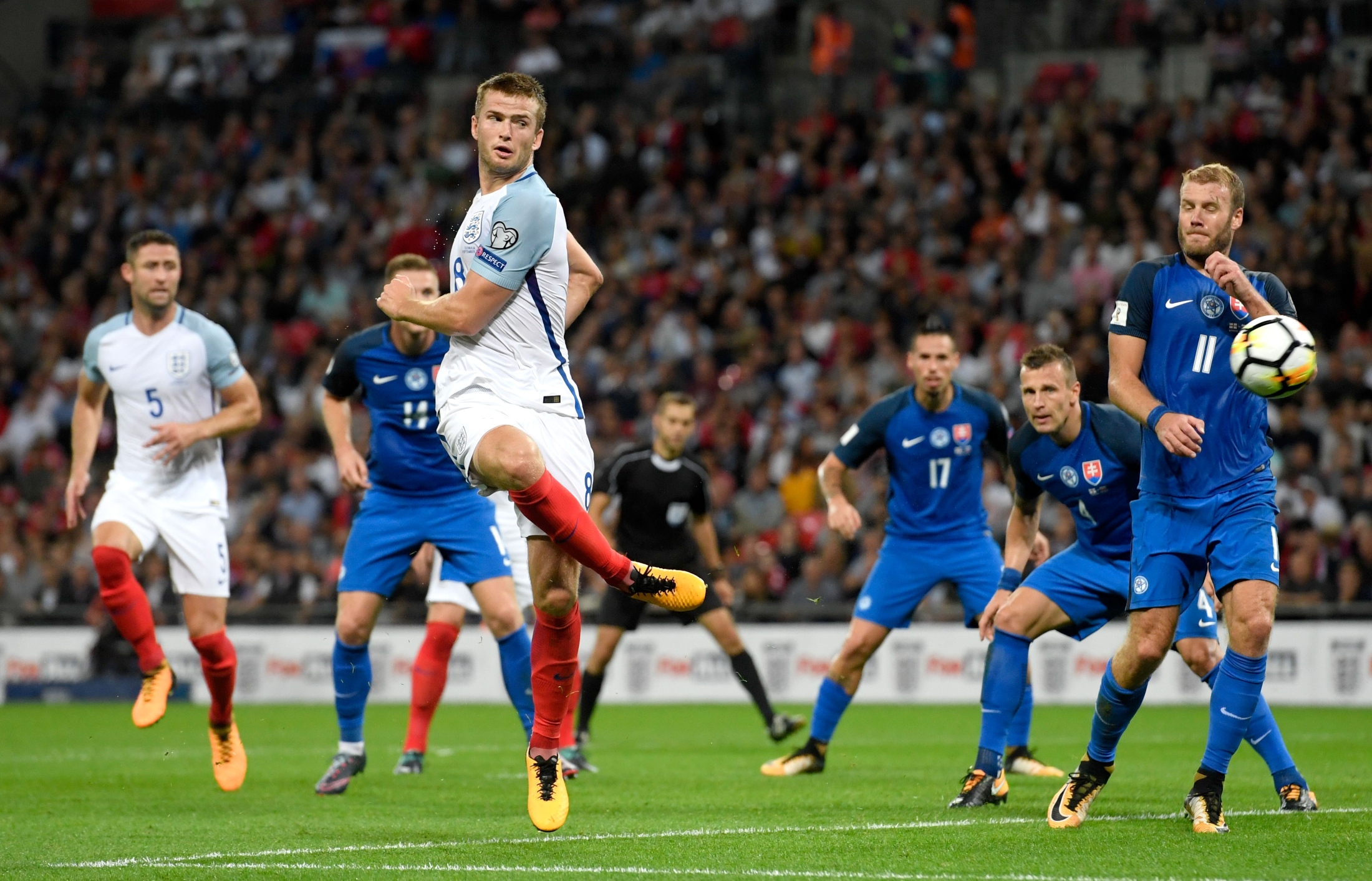 巴西甲半场：两队合计0射正，帕尔梅拉斯0-0维多利亚（巴甲半场战报：帕尔梅拉斯0-0维多利亚，双方合计零射正）