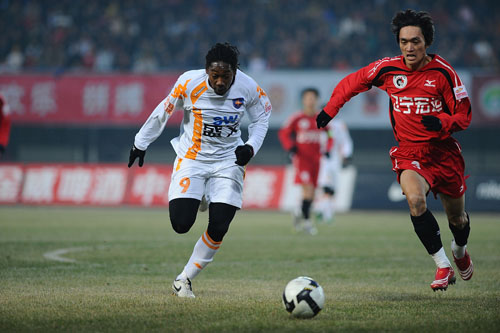 伦敦杀手！格纳布里3次欧冠客战伦敦球队斩7球1助攻（格纳布里成伦敦克星：欧冠客场三战伦敦队轰7球1助）