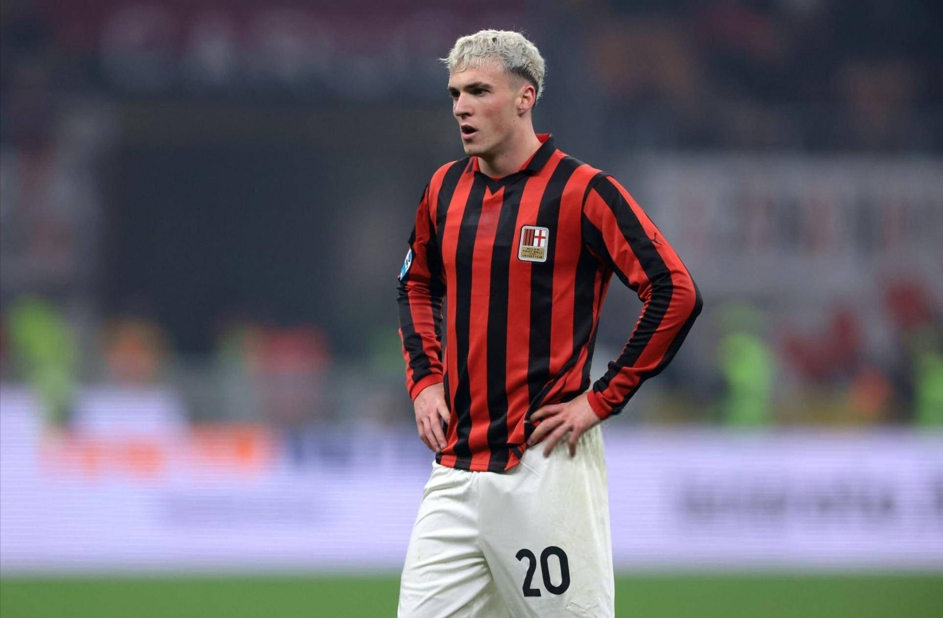 法媒：巴萨、拜仁、米兰和尤文关注南特17岁中卫塔蒂