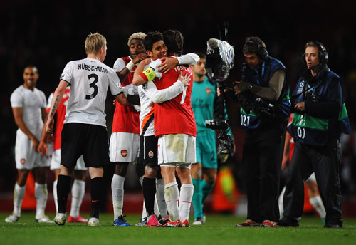 媒体人：23岁华裔中场瑞安-蒂格即将加盟上海海港（消息称23岁华裔中场瑞安·蒂格接近签约上海海港）