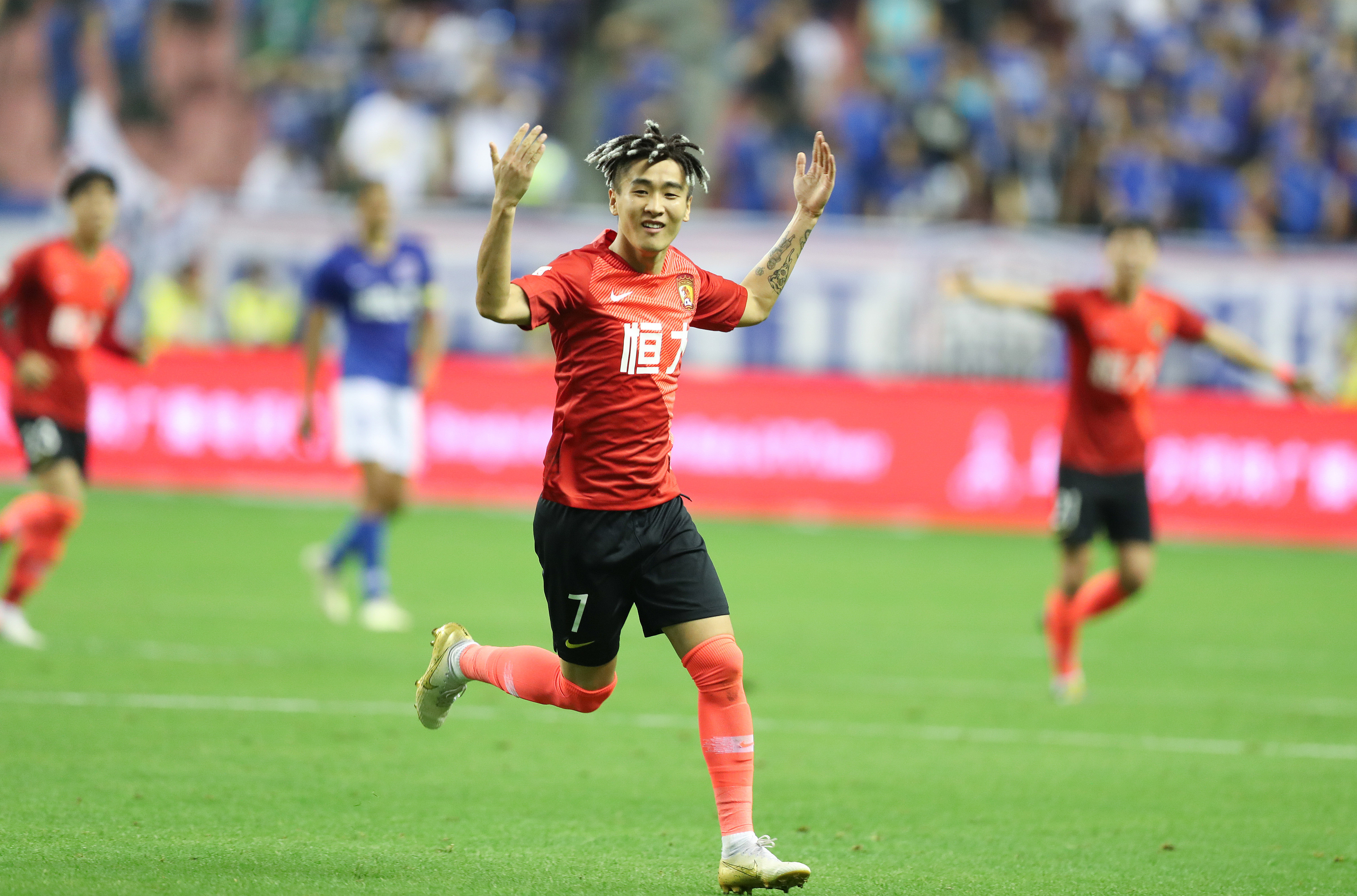 超越哈兰德，姆巴佩是本赛季五大联赛参与进球最多的球员（姆巴佩力压哈兰德 成为本赛季五大联赛参与进球第一人）