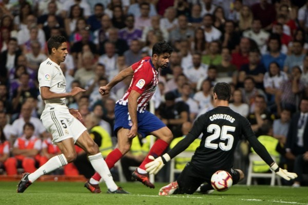 西媒：阿诺德和卡马文加今天接受检查，二人伤情都令人担忧（西媒：阿诺德与卡马文加今日接受检查，双双伤势不乐观）